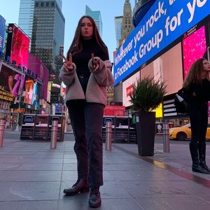 Meet your Posher, Dana